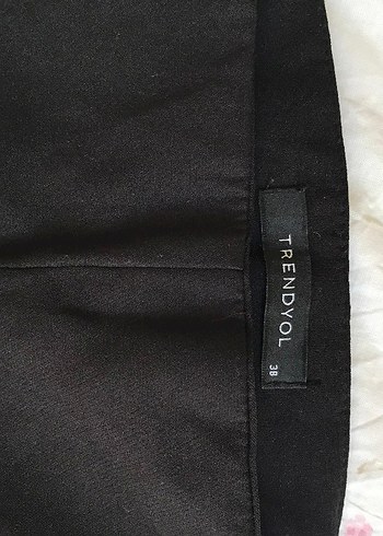 siyah yırtmaçlı kumaş pantolon - Görsel 2