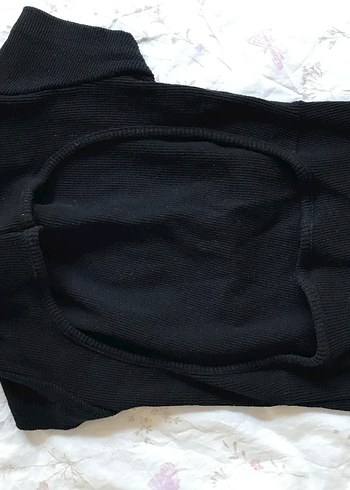 Siyah sırt detaylı bluz - Görsel 2