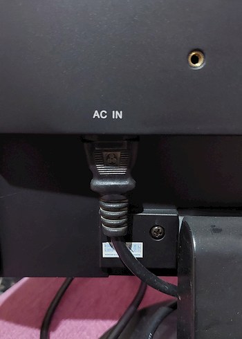 Pegasus 17 inch Siyah Renkli Monitör - Görsel 3