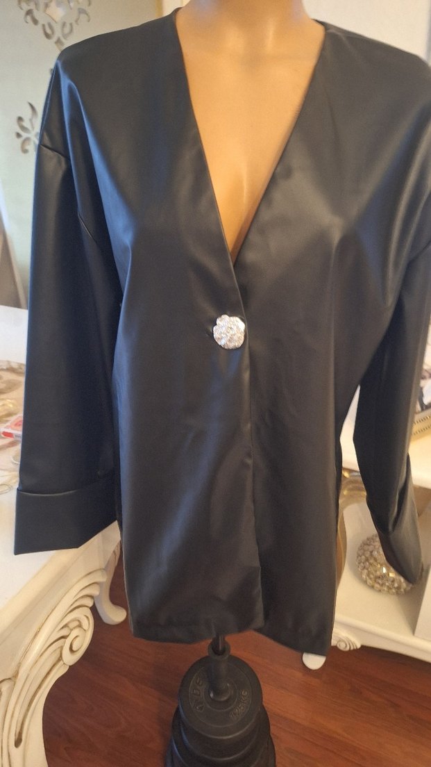 Düğmeli Siyah Parlak Deri Kadın Ceket - Görsel 3