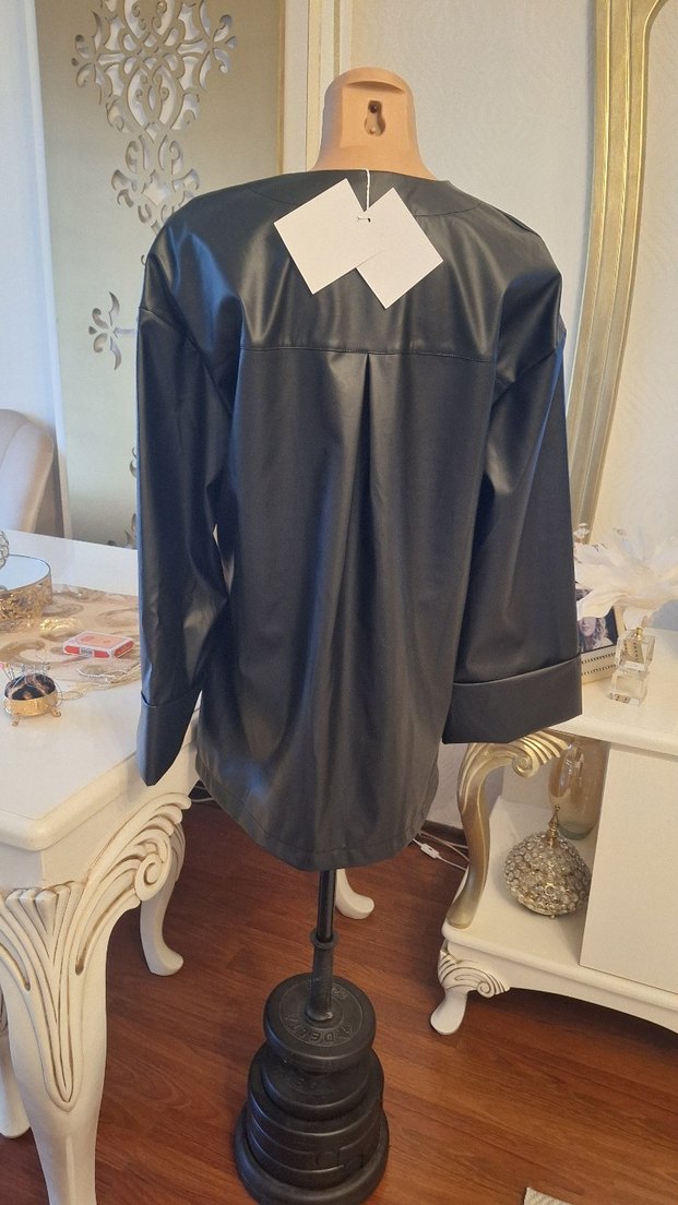 Düğmeli Siyah Parlak Deri Kadın Ceket - Görsel 4