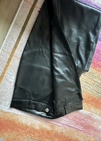 Düğmeli Siyah Deri Kadın Pantolon - Görsel 4