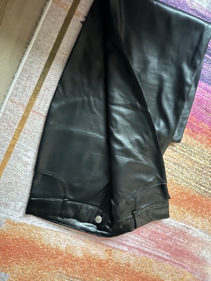 Düğmeli Siyah Deri Kadın Pantolon - Görsel 4