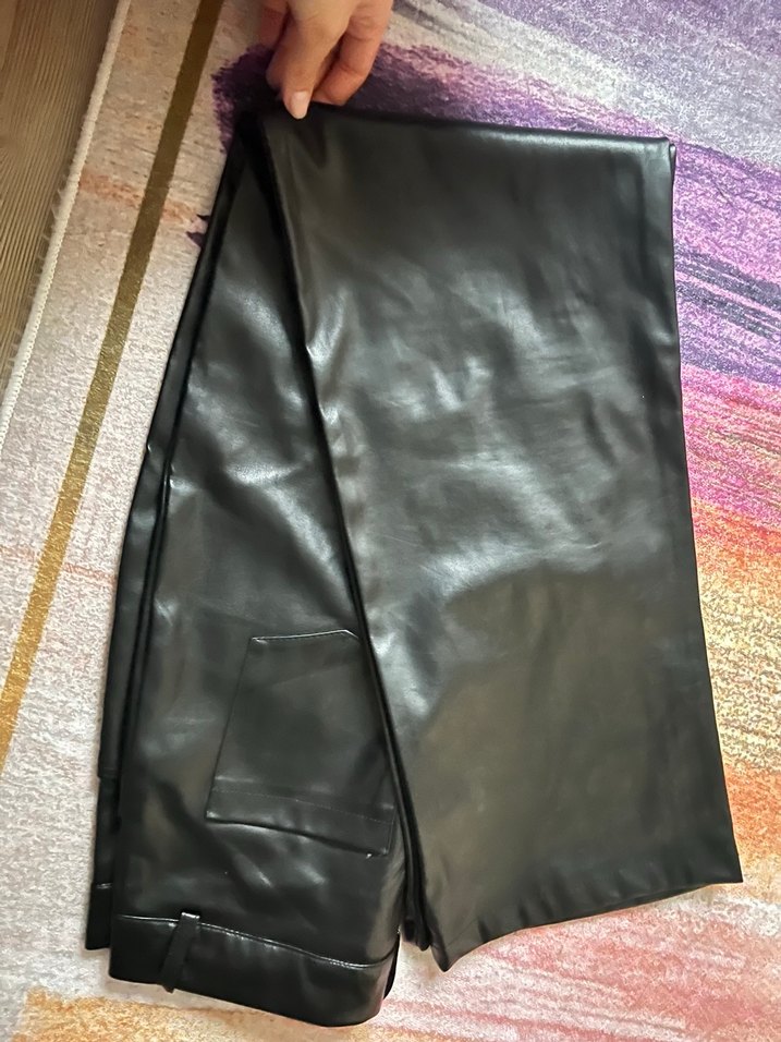 Düğmeli Siyah Deri Kadın Pantolon - Görsel 3