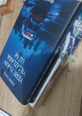 Yere yakın yıldızlara uzak & Ölüler konuşamaz (tanesi 370 tl)