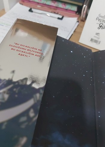 Beden Renk Yere yakın yıldızlara uzak & Ölüler konuşamaz (tanesi 370 tl)