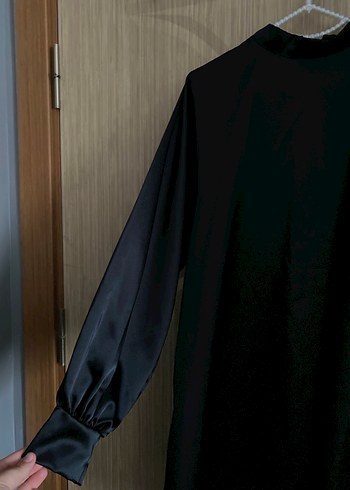 Diğer Siyah Uzun Kollu Yüksek Yakalı Midi saten Tunik