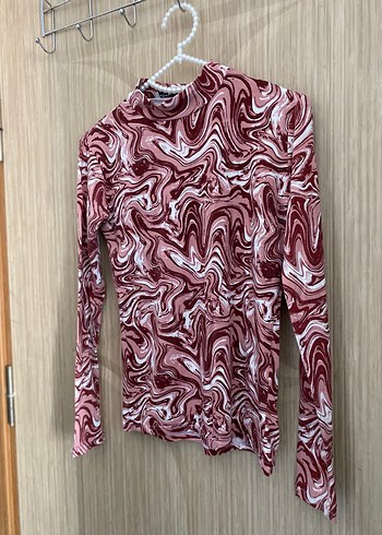 Bordo Batik Desenli Boğazlı Uzun Kollu Bluz
