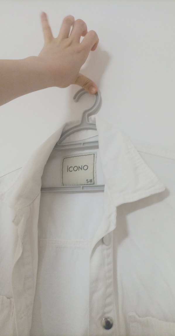 Düğmeli Beyaz Pamuklu Salaş Kadın Gömlek - Görsel 2