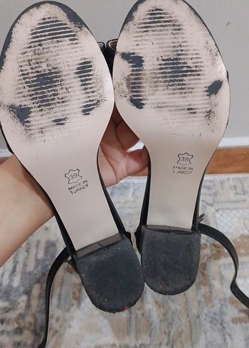 39 Beden Siyah Parlak Yılan Desenli Tokalı Topuklu Ayakkabı