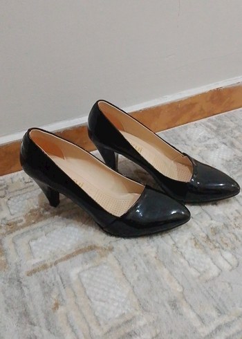 Klasik Siyah Stiletto Topuklu Kadın Ayakkabı
