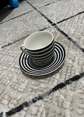 Beden Beyaz ve Gri Çizgili Fincan Takımı