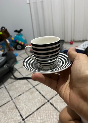 Karaca Beyaz ve Gri Çizgili Fincan Takımı