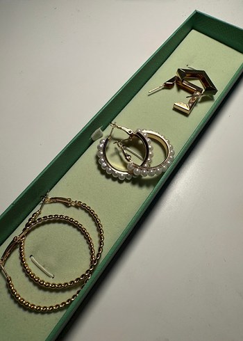 Farklı Tasarımlarda 3'lü Gold Küpe Seti - Görsel 3