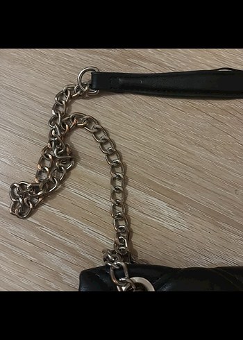 Beden Zincir Detaylı Siyah Deri Kadın Omuz Çantası