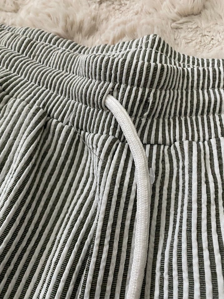 Gri Çizgili Erkek Pamuklu Şort - Görsel 3