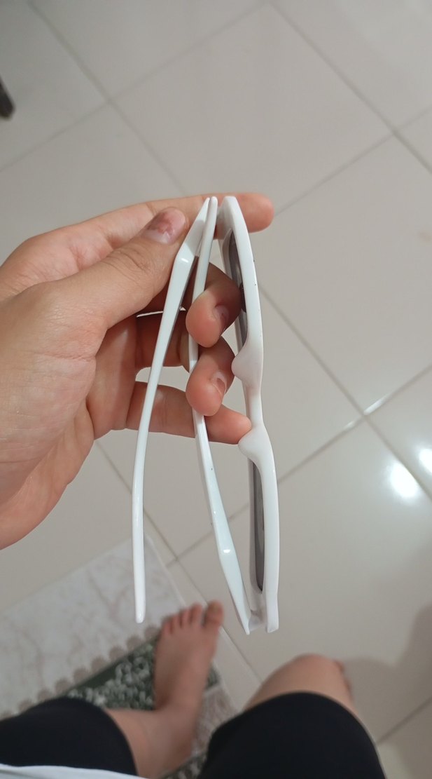 Minimalist Beyaz Kadın Güneş Gözlüğü - Görsel 3