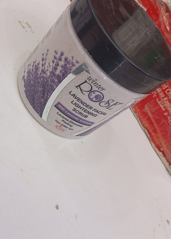 Lavanta Özlü Aydınlatıcı Yüz Peelingi - Görsel 3