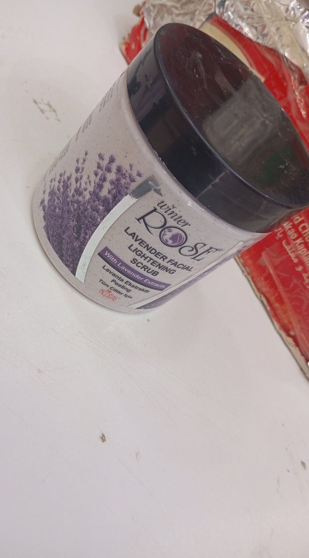 Lavanta Özlü Aydınlatıcı Yüz Peelingi - Görsel 3