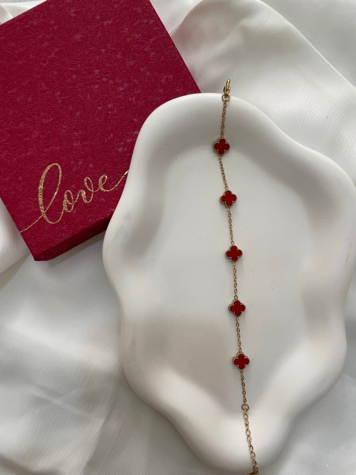 Kırmızı Yonca Detaylı Vanclıft Kadın Bileklik - Görsel 2