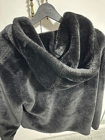 s Beden siyah Renk Bershka Peluş Kürk Mont ? Az Kullanılmış