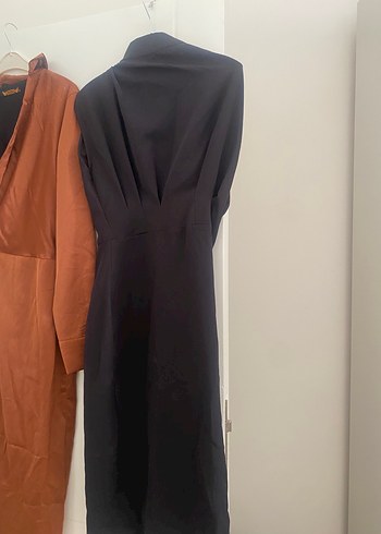 Trendyol & Milla Kadın Siyah Drapeli Yüksek Yakalı Kalem Elbise