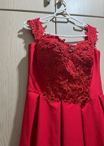 Kırmızı Dantel Detaylı Uzun Abiye Elbise - Görsel 2