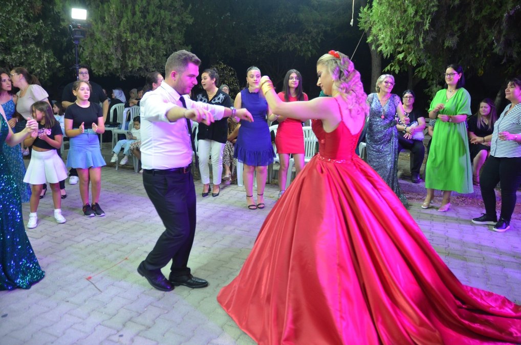 Parlak Kırmızı Straplez Uzun Abiye Elbise kınalık nişanlık - Görsel 2