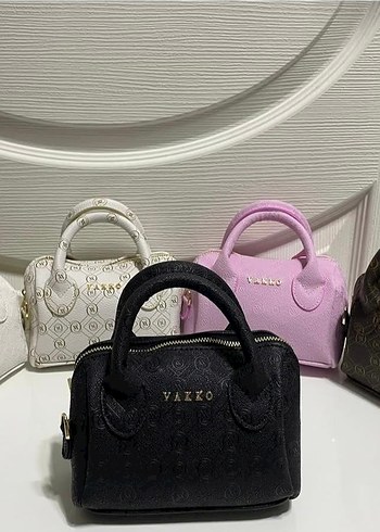 Beyaz Deri Nakışlı Tokalı Kadın Çanta