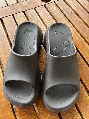Zara Zara plaj terliği