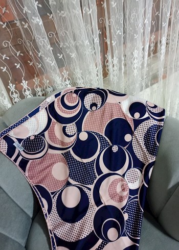 Düğmeli Retro Desenli Kadın eşarp - Görsel 2