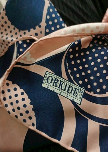 Düğmeli Retro Desenli Kadın eşarp - Görsel 3