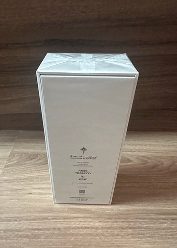 Beden Renk 2 parfüm Sapphire Leather ve rose tobacco