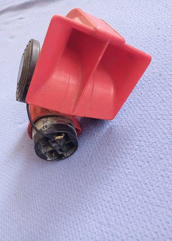 Kırmızı Renkli Elektrikli Süpürge Aparatı