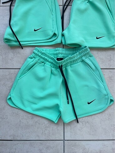 Nike S m ve Xl bedenleri mevcut