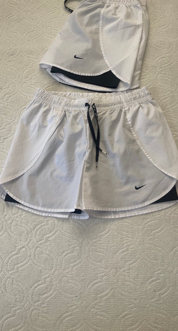 Nike Kadın Beyaz Mini Rahat Şort
2 adet xl beden - Görsel 2
