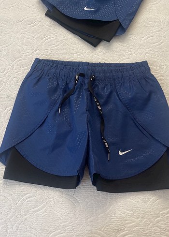 Nike Kadın Lacivert Mini Spor Şort S ve m bedenleri mevcut