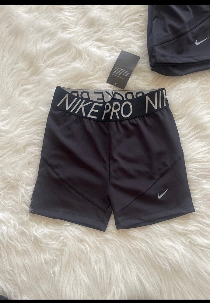 Nike Pro Siyah Mini 
L beden 2 adet xl beden mevcut - Görsel 2