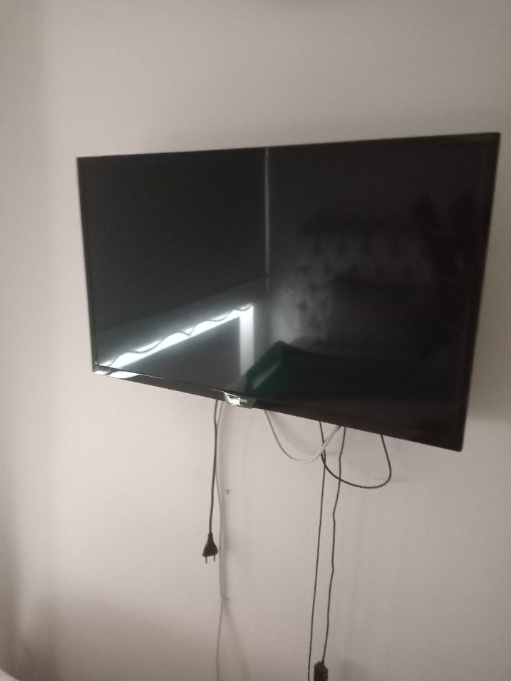 Siyah Duvara Monte Monitör - Görsel 2