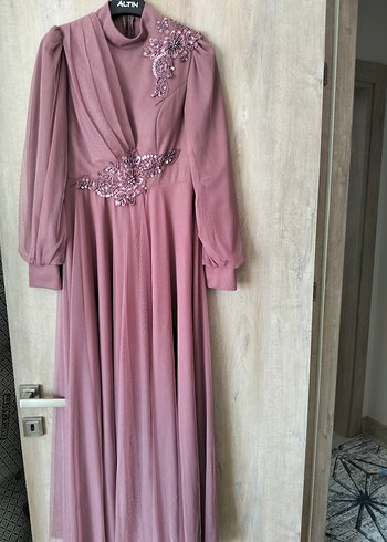Pembe Uzun Kollu Nakışlı Kadın Abiye Elbise