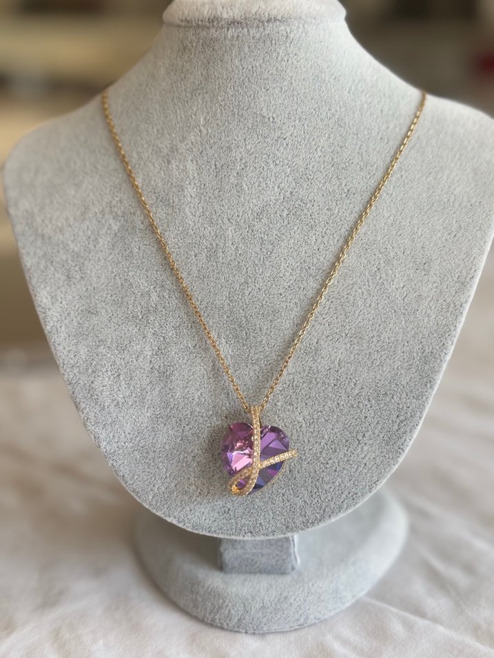 Çiçek Desenli Mor Kalp Çelik Kolye - Görsel 2