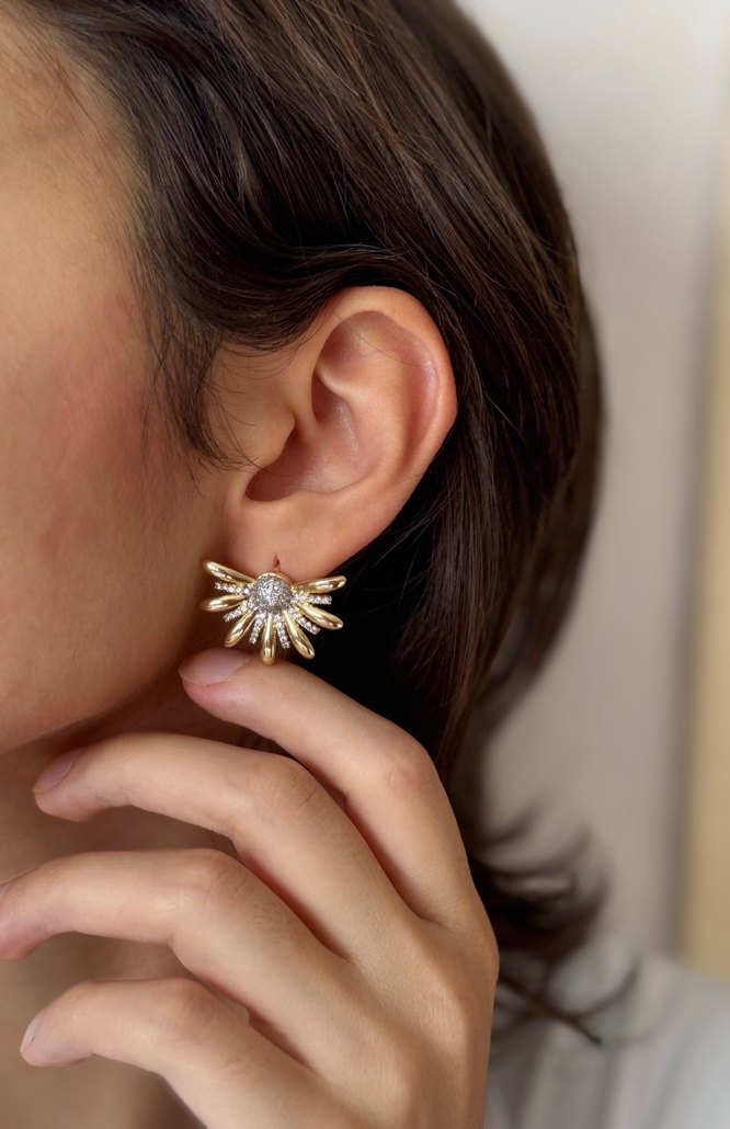 Bohem Altın Mini Çiçek ÇelikKüpeler - Görsel 3