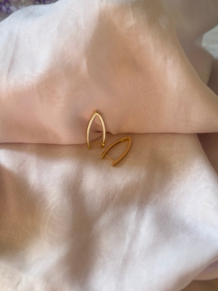 Altın Renk Minimalist Midi Çelik Küpe - Görsel 2