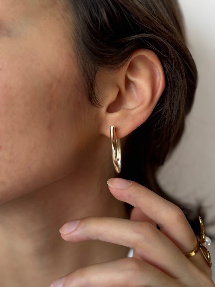 Altın Renk Minimalist Midi Çelik Küpe - Görsel 4