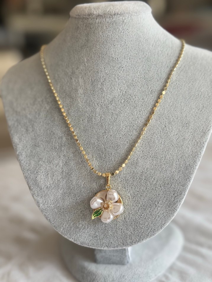 Altın Renkli Çiçekli Midi Çelik Kolye - Görsel 3