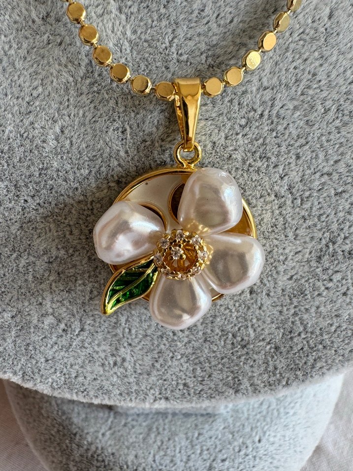 Altın Renkli Çiçekli Midi Çelik Kolye - Görsel 4