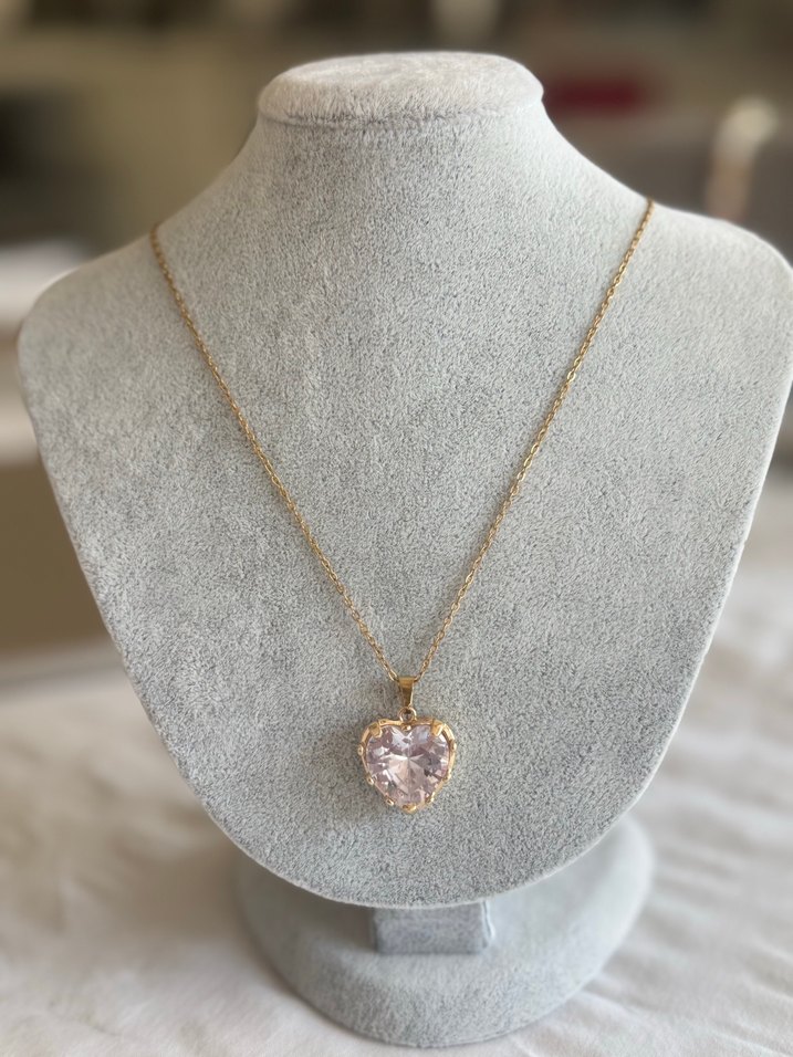 Altın Renkli Kalp Taşlı Modern Klasik Çelik Kolye - Görsel 3