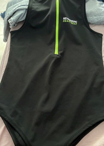 Siyah Yüksek Yakalı Kolsuz Fit Body