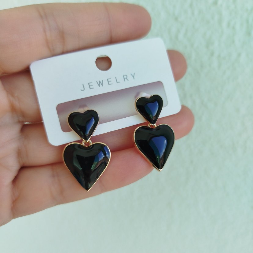 Parlak Siyah Mini Kalp Küpeler - Görsel 4