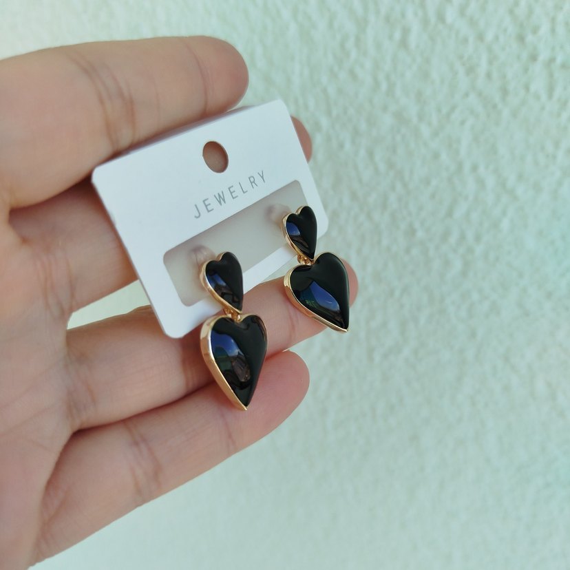 Parlak Siyah Mini Kalp Küpeler - Görsel 3